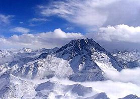 三奥雪山